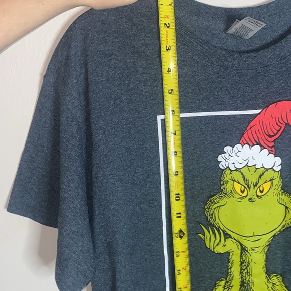 🍂Resting Grinch face grey tee! - Picture 4 of 7